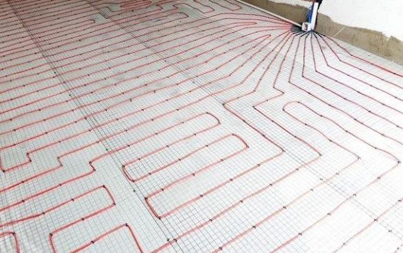 對(duì)于水地暖和電地暖相比哪個(gè)更好？還是得看健康安全性吧？