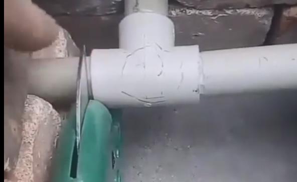 ppr三通怎么換視頻分享，老師傅竟用一個(gè)管件就解決了！