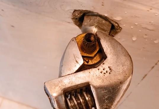 水龍頭滴水怎么修圖解!沒想到,2張圖2個步驟就搞定了! 水龍頭滴水怎么修圖解!沒想到,2張圖2個步驟就搞定了!