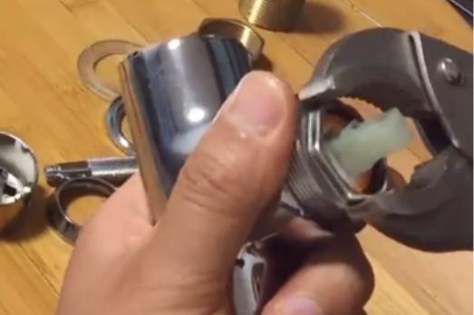 360旋轉水龍頭拆卸圖解，4個步驟輕松拆卸所有配件!